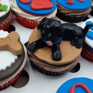 Moggs & Co - Luxury bespoke cakes and cupcakes handbaked in Kirkcaldy, Fife by Heather Parr. Suitable for weddings, celebrations and birthdays.