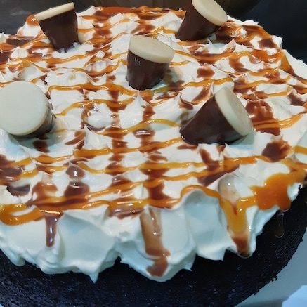 Moggs & Co - Luxury bespoke cakes and cupcakes handbaked in Kirkcaldy, Fife by Heather Parr. Suitable for weddings, celebrations and birthdays.