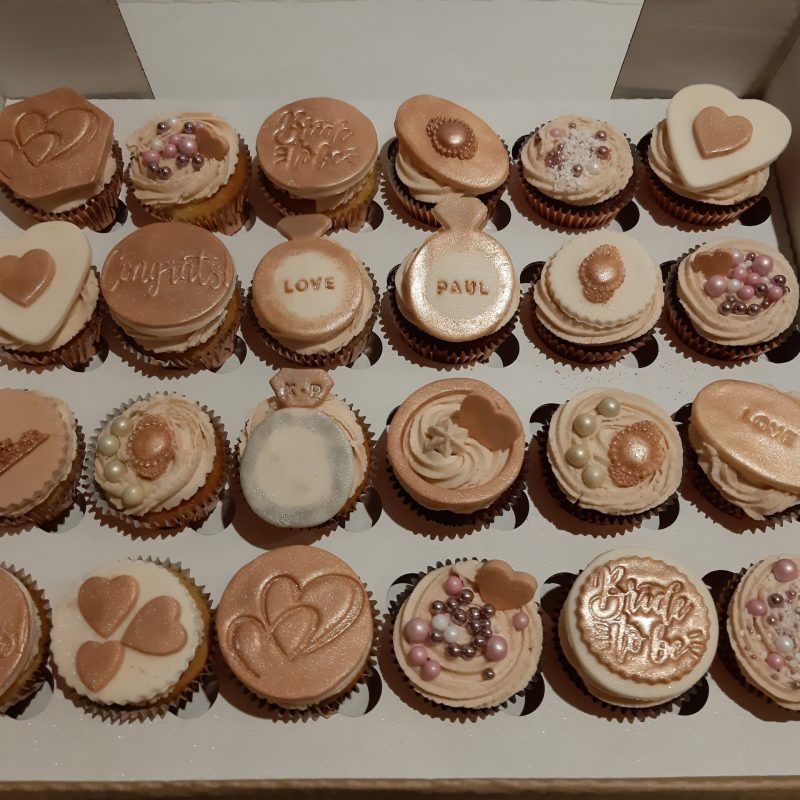 Moggs & Co - Luxury bespoke cakes and cupcakes handbaked in Kirkcaldy, Fife by Heather Parr. Suitable for weddings, celebrations and birthdays.