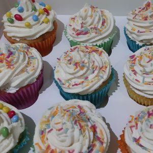 Moggs & Co - Luxury bespoke cakes and cupcakes handbaked in Kirkcaldy, Fife by Heather Parr. Suitable for weddings, celebrations and birthdays.