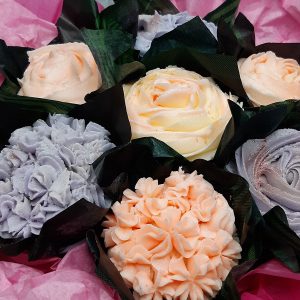 Moggs & Co - Luxury bespoke cakes and cupcakes handbaked in Kirkcaldy, Fife by Heather Parr. Suitable for weddings, celebrations and birthdays.