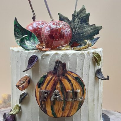 Moggs & Co - Luxury bespoke cakes and cupcakes handbaked in Kirkcaldy, Fife by Heather Parr. Suitable for weddings, celebrations and birthdays.