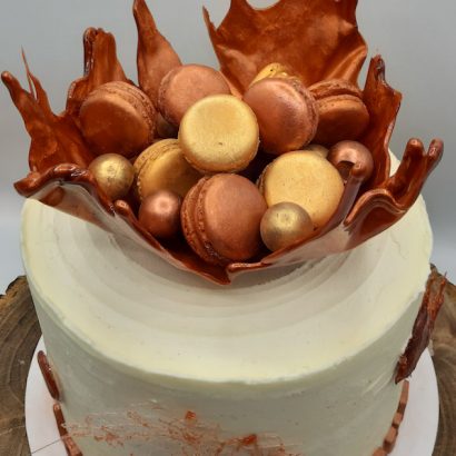 Moggs & Co - Luxury bespoke cakes and cupcakes handbaked in Kirkcaldy, Fife by Heather Parr. Suitable for weddings, celebrations and birthdays.