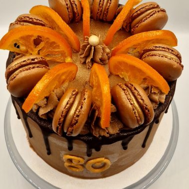 Moggs & Co - Luxury bespoke cakes and cupcakes handbaked in Kirkcaldy, Fife by Heather Parr. Suitable for weddings, celebrations and birthdays.