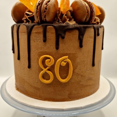 Moggs & Co - Luxury bespoke cakes and cupcakes handbaked in Kirkcaldy, Fife by Heather Parr. Suitable for weddings, celebrations and birthdays.