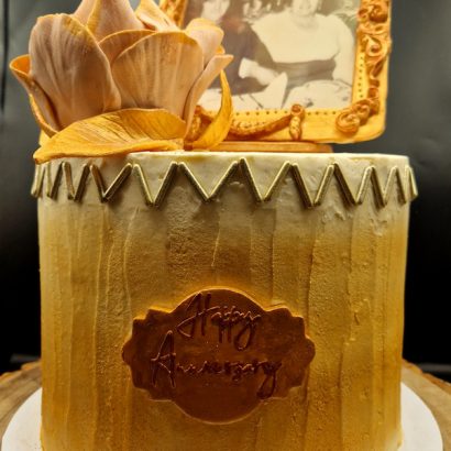 Moggs & Co - Luxury bespoke cakes and cupcakes handbaked in Kirkcaldy, Fife by Heather Parr. Suitable for weddings, celebrations and birthdays.