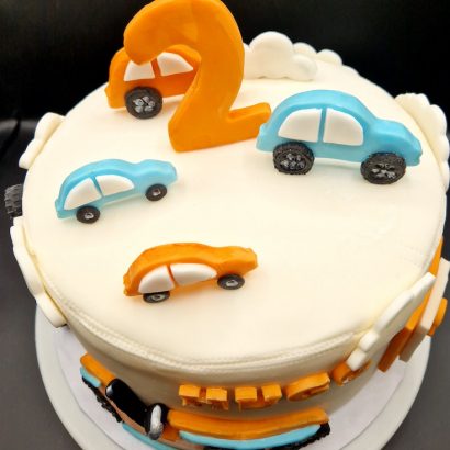 Moggs & Co - Luxury bespoke cakes and cupcakes handbaked in Kirkcaldy, Fife by Heather Parr. Suitable for weddings, celebrations and birthdays.