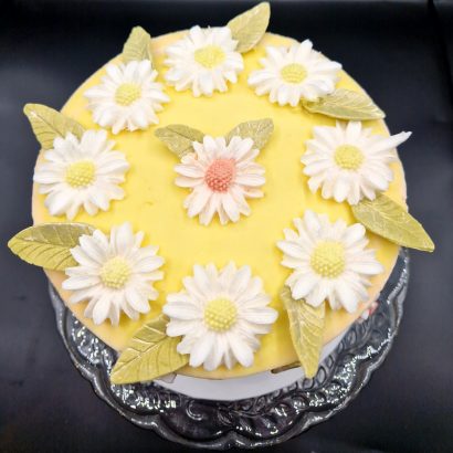 Moggs & Co - Luxury bespoke cakes and cupcakes handbaked in Kirkcaldy, Fife by Heather Parr. Suitable for weddings, celebrations and birthdays.