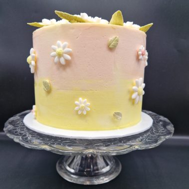 Moggs & Co - Luxury bespoke cakes and cupcakes handbaked in Kirkcaldy, Fife by Heather Parr. Suitable for weddings, celebrations and birthdays.