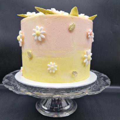 Moggs & Co - Luxury bespoke cakes and cupcakes handbaked in Kirkcaldy, Fife by Heather Parr. Suitable for weddings, celebrations and birthdays.