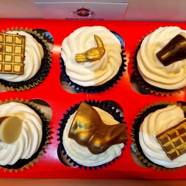 Moggs & Co - Luxury bespoke cakes and cupcakes handbaked in Kirkcaldy, Fife by Heather Parr. Suitable for weddings, celebrations and birthdays.