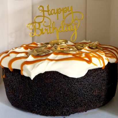 Moggs & Co - Luxury bespoke cakes and cupcakes handbaked in Kirkcaldy, Fife by Heather Parr. Suitable for weddings, celebrations and birthdays.