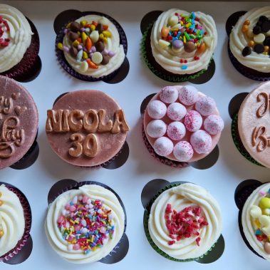 Moggs & Co - Luxury bespoke cakes and cupcakes handbaked in Kirkcaldy, Fife by Heather Parr. Suitable for weddings, celebrations and birthdays.