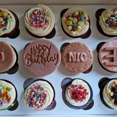 Moggs & Co - Luxury bespoke cakes and cupcakes handbaked in Kirkcaldy, Fife by Heather Parr. Suitable for weddings, celebrations and birthdays.