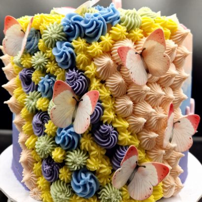 Moggs & Co - Luxury bespoke cakes and cupcakes handbaked in Kirkcaldy, Fife by Heather Parr. Suitable for weddings, celebrations and birthdays.