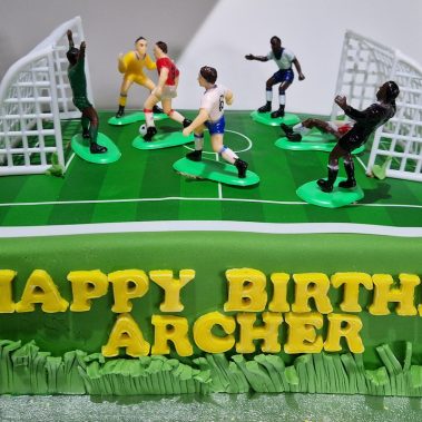 Moggs & Co - Luxury bespoke cakes and cupcakes handbaked in Kirkcaldy, Fife by Heather Parr. Suitable for weddings, celebrations and birthdays.