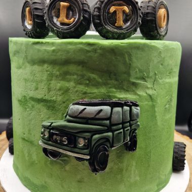 Moggs & Co - Luxury bespoke cakes and cupcakes handbaked in Kirkcaldy, Fife by Heather Parr. Suitable for weddings, celebrations and birthdays.