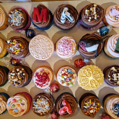 Moggs & Co - Luxury bespoke cakes and cupcakes handbaked in Kirkcaldy, Fife by Heather Parr. Suitable for weddings, celebrations and birthdays.