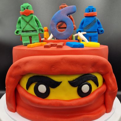 Moggs & Co - Luxury bespoke cakes and cupcakes handbaked in Kirkcaldy, Fife by Heather Parr. Suitable for weddings, celebrations and birthdays.