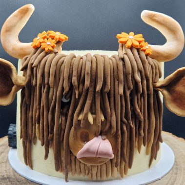 Moggs & Co - Luxury bespoke cakes and cupcakes handbaked in Kirkcaldy, Fife by Heather Parr. Suitable for weddings, celebrations and birthdays.