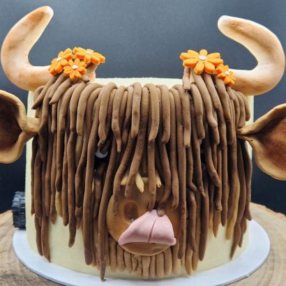 Moggs & Co - Luxury bespoke cakes and cupcakes handbaked in Kirkcaldy, Fife by Heather Parr. Suitable for weddings, celebrations and birthdays.