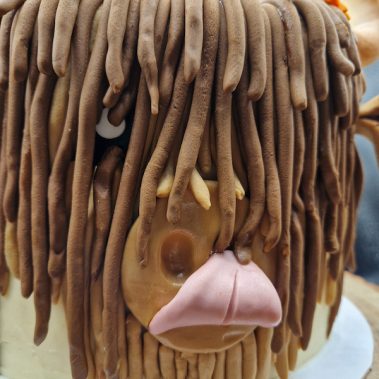 Moggs & Co - Luxury bespoke cakes and cupcakes handbaked in Kirkcaldy, Fife by Heather Parr. Suitable for weddings, celebrations and birthdays.