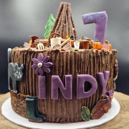 Moggs & Co - Luxury bespoke cakes and cupcakes handbaked in Kirkcaldy, Fife by Heather Parr. Suitable for weddings, celebrations and birthdays.