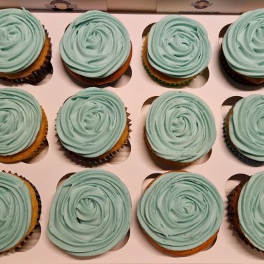 Moggs & Co - Luxury bespoke cakes and cupcakes handbaked in Kirkcaldy, Fife by Heather Parr. Suitable for weddings, celebrations and birthdays.