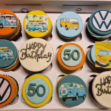 Moggs & Co - Luxury bespoke cakes and cupcakes handbaked in Kirkcaldy, Fife by Heather Parr. Suitable for weddings, celebrations and birthdays.