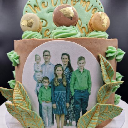 Moggs & Co - Luxury bespoke cakes and cupcakes handbaked in Kirkcaldy, Fife by Heather Parr. Suitable for weddings, celebrations and birthdays.