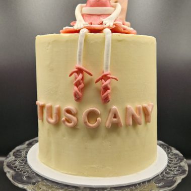 Moggs & Co - Luxury bespoke cakes and cupcakes handbaked in Kirkcaldy, Fife by Heather Parr. Suitable for weddings, celebrations and birthdays.