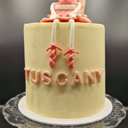 Moggs & Co - Luxury bespoke cakes and cupcakes handbaked in Kirkcaldy, Fife by Heather Parr. Suitable for weddings, celebrations and birthdays.