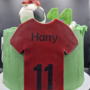 Moggs & Co - Luxury bespoke cakes and cupcakes handbaked in Kirkcaldy, Fife by Heather Parr. Suitable for weddings, celebrations and birthdays.