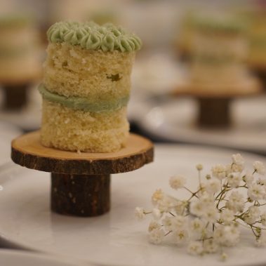 Moggs & Co - Luxury bespoke cakes and cupcakes handbaked in Kirkcaldy, Fife by Heather Parr. Suitable for weddings, celebrations and birthdays.