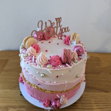 Moggs & Co - Luxury bespoke cakes and cupcakes handbaked in Kirkcaldy, Fife by Heather Parr. Suitable for weddings, celebrations and birthdays.